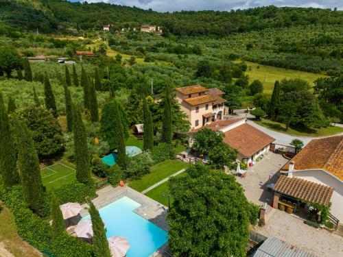 Agriturismo Fattoria Podere Peciano — 4-Star Luxury Hotel in Cortona, Italy