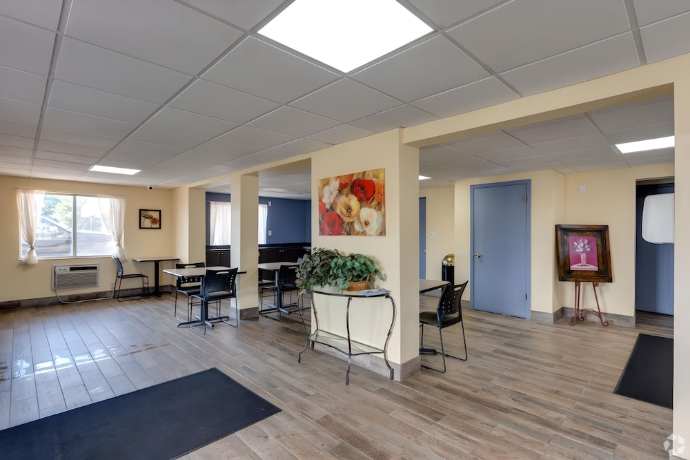 I 80 Inn & Suites - photo 9