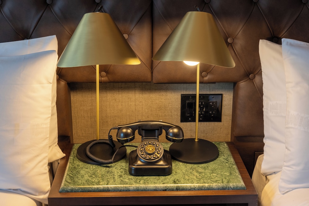 Whisky Hotel - photo 12