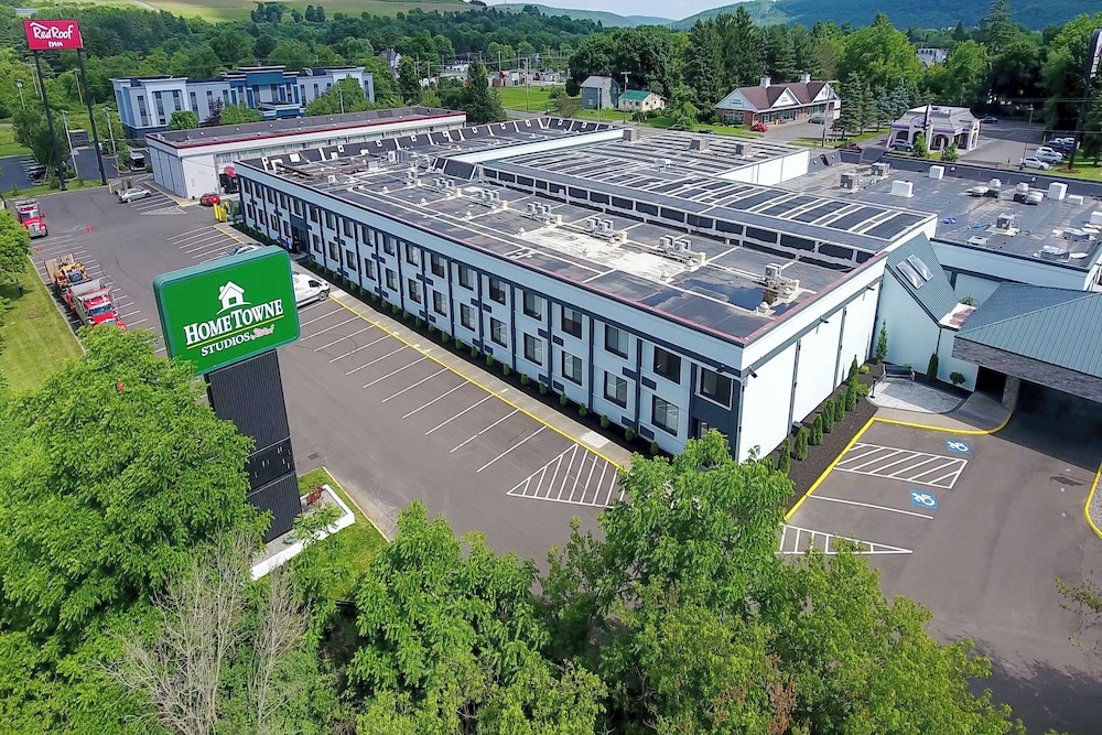 HomeTowne Studios by Red Roof & Conference Center Cortland - photo 43