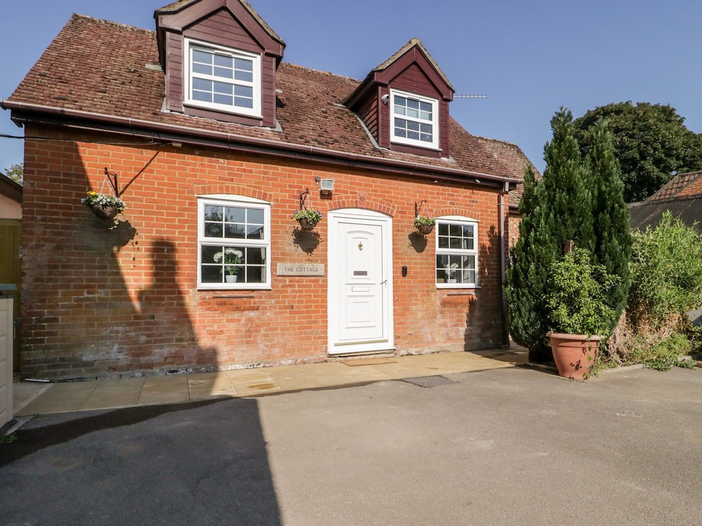 The Cottage — 4-Star Luxury Hotel in Salisbury, United Kingdom