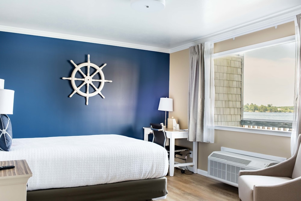 Capt. Thomson's Resort - photo 8