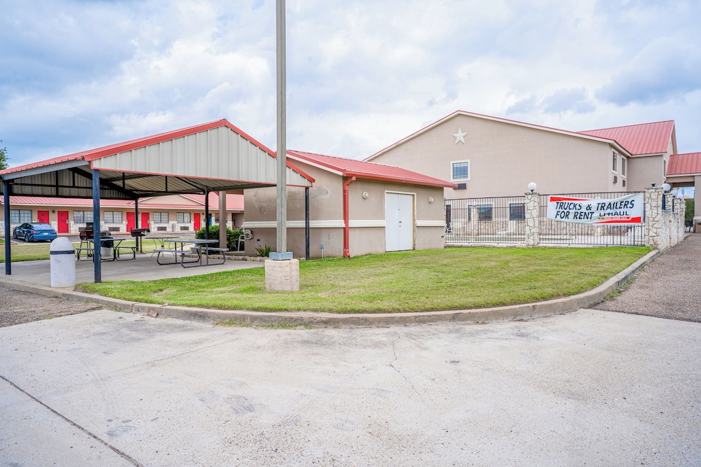 Texan Inn By Oyo Beeville Us 181 - photo 92