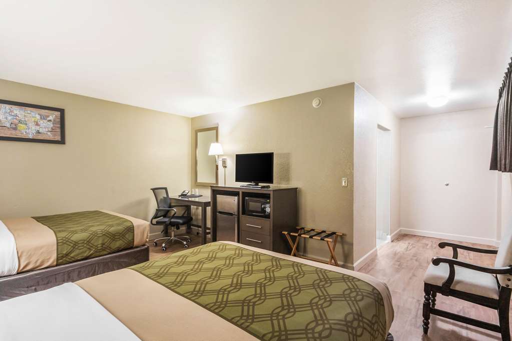 Econo Lodge Inn & Suites I 35 at Shawnee Mission - photo 14