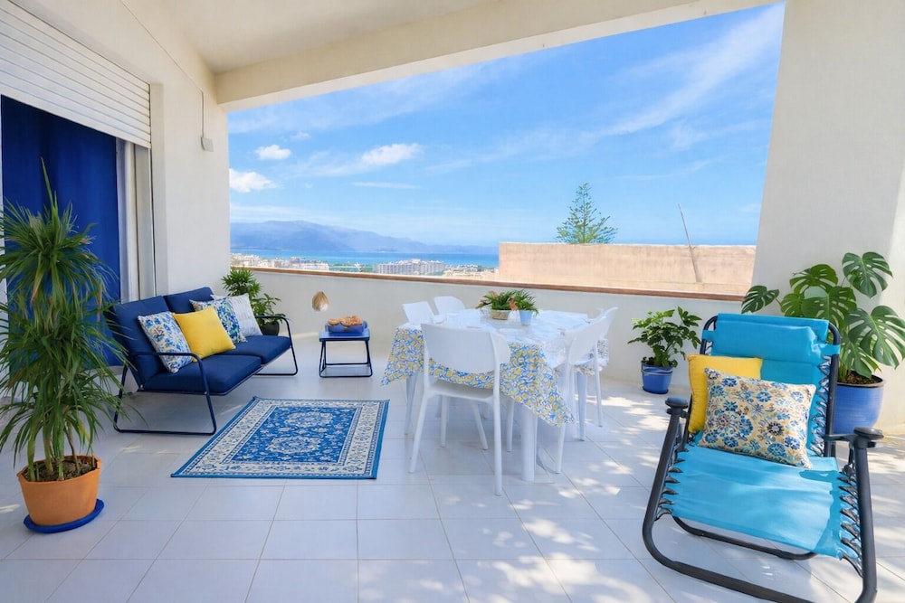 Appartamenti Abate Onda Blu Home Vista Mare Parking WiFi — 4-Star Luxury Hotel in Alcamo, Italy