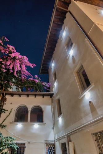 Daffy House — 4-Star Luxury Hotel in Desenzano Del Garda, Italy