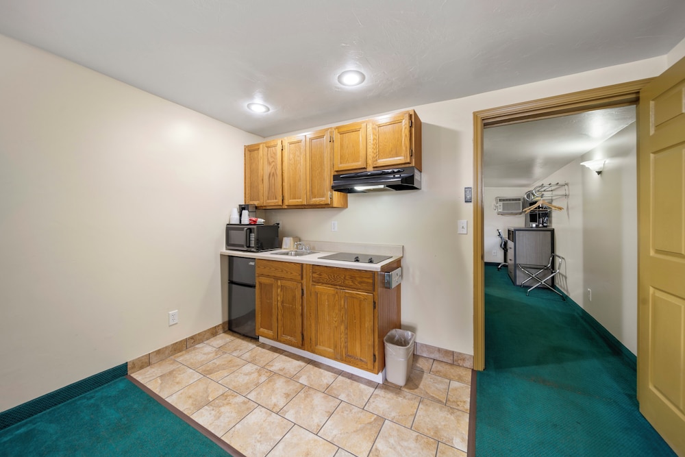 Kingsway Inn - photo 44