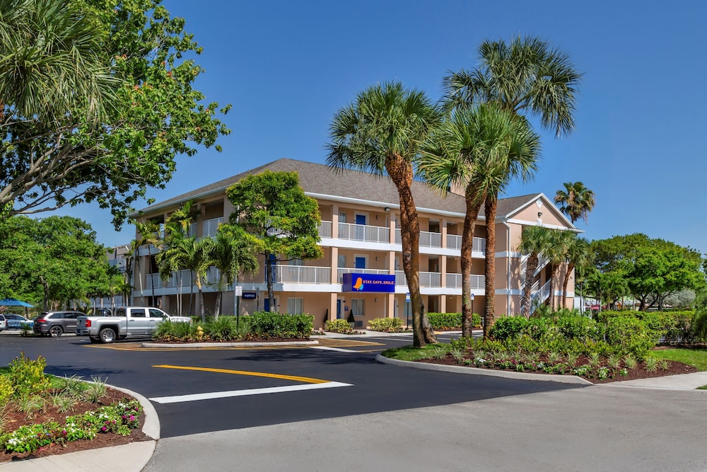 InTown Suites Extended Stay Fort Lauderdale - photo 26