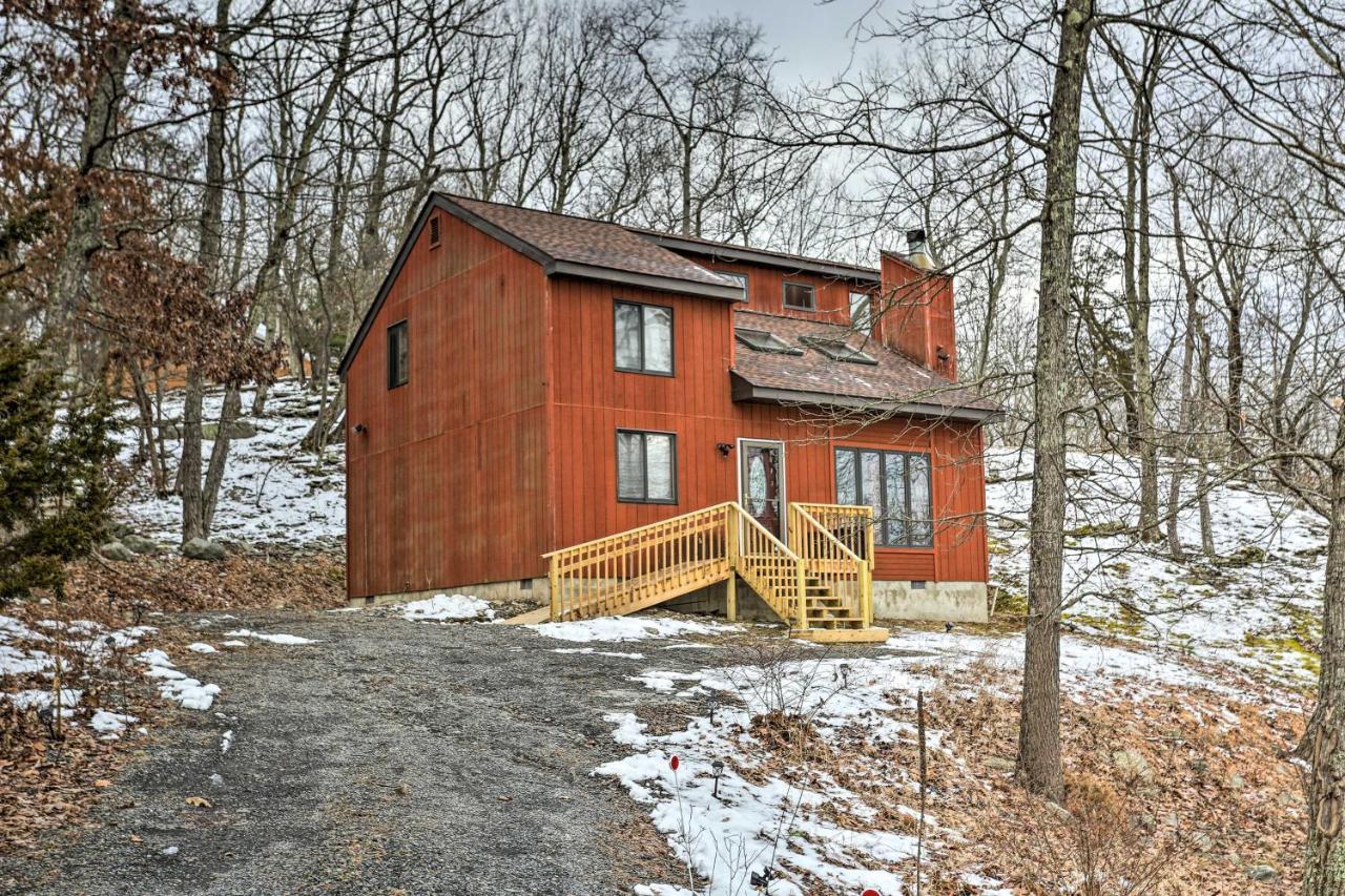 Fire Pit And Gas Grill Charming Poconos Abode - last minute hotel in Unknown City