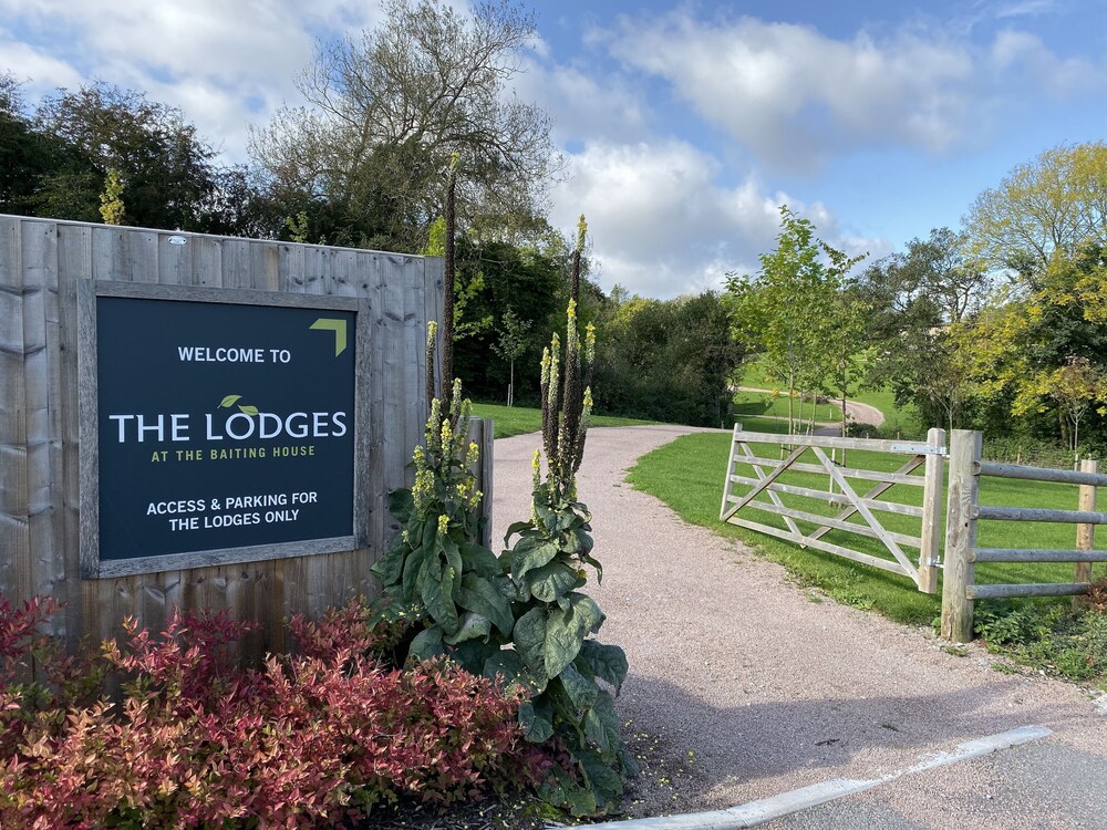 The Lodges at the Baiting House — 4-Star Luxury Hotel in Worcester, United Kingdom