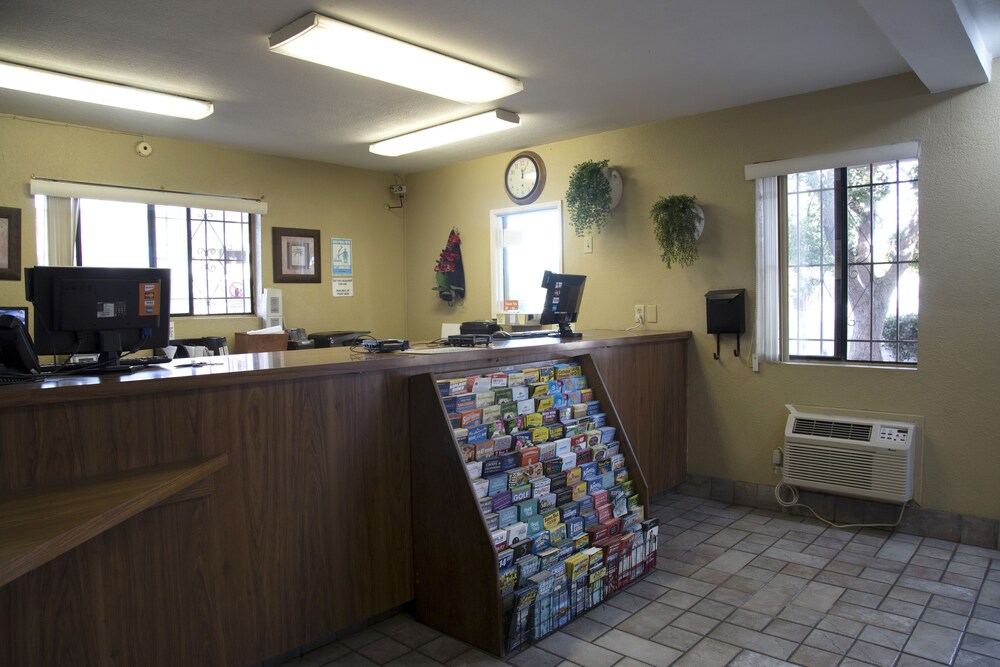 E Z 8 Motel South Bay - photo 4