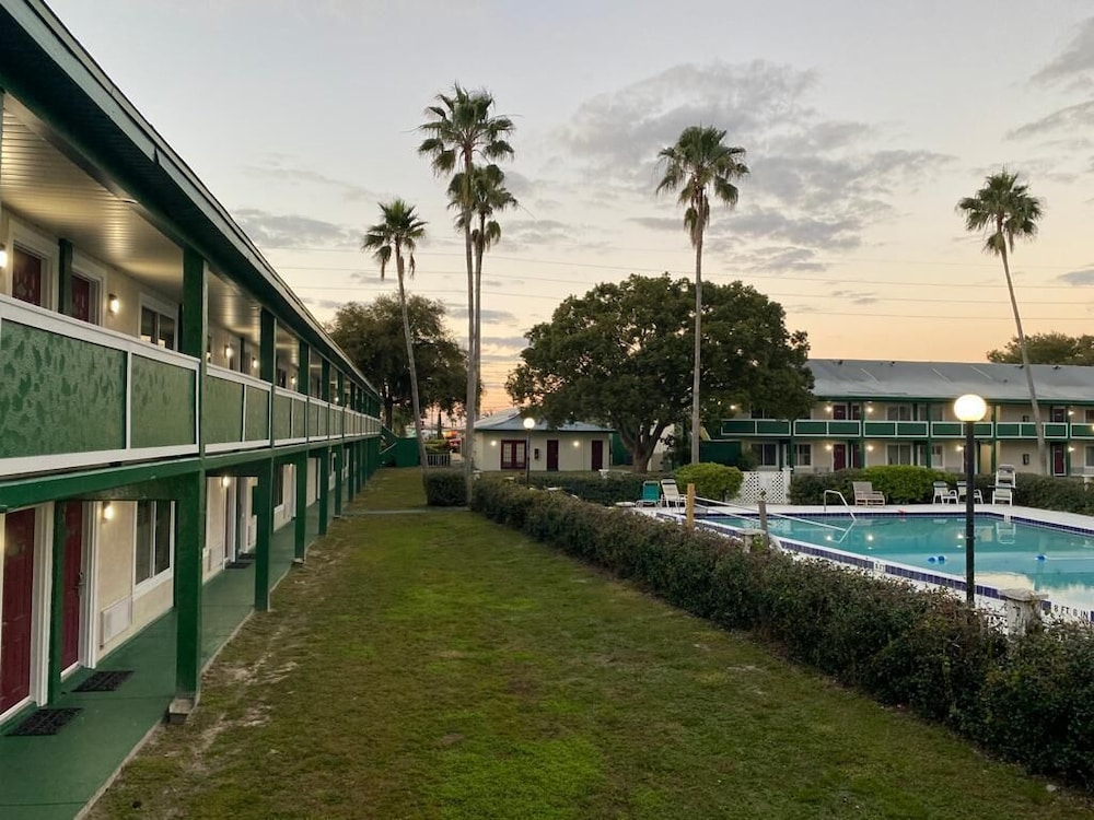 Inn On The Green - photo 30