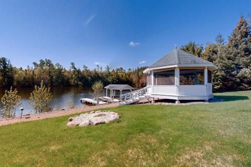 The 19th Hole Lakeside in Eagle River, United States