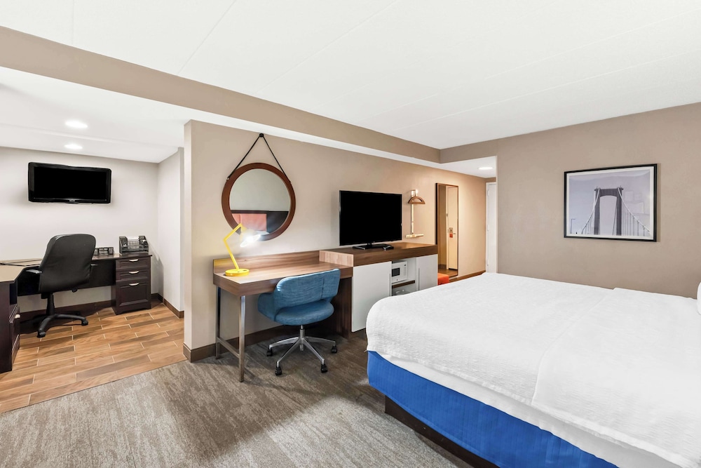 Hampton Inn Pennsville - photo 10