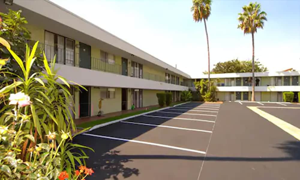 Vagabond Inn Los Angeles at USC - photo 29