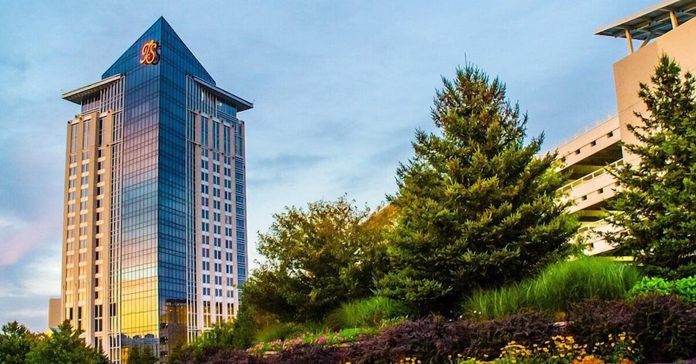 The Tower at Turning Stone Resort Casino — 4-Star Luxury Hotel in Verona, United States
