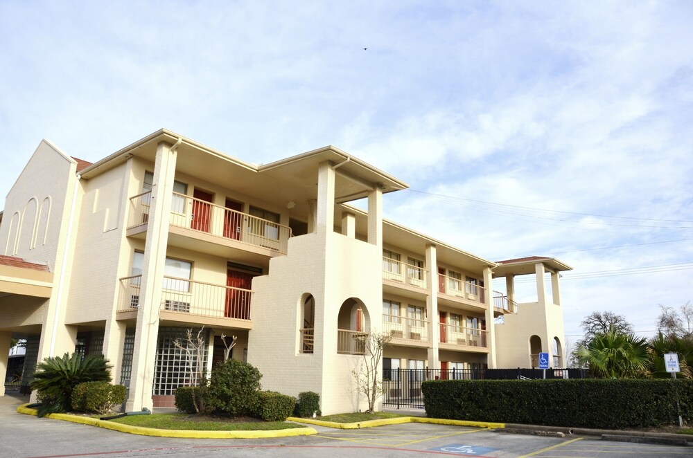 SureStay Hotel by Best Western Spring North Houston - photo 25