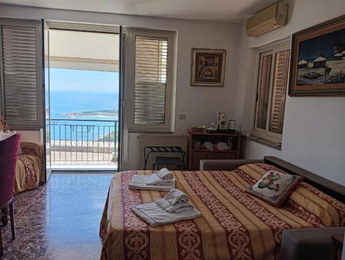 Holiday Room Pomelia 2 Taormina in Taormina, Italy