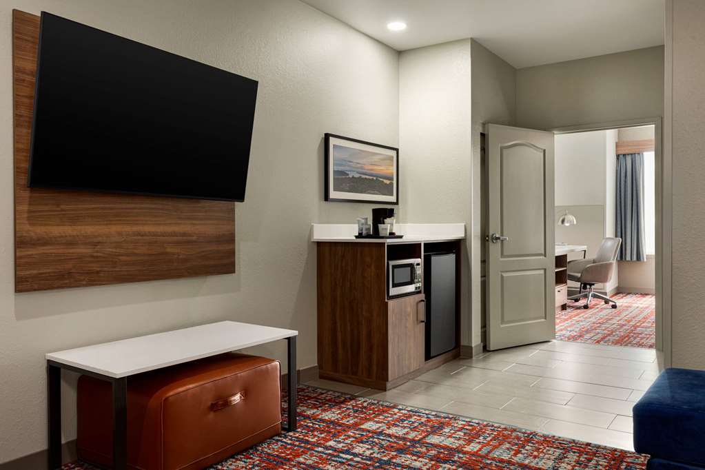 La Quinta Inn & Suites by Wyndham Oxford Anniston - photo 37