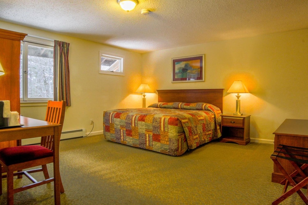The Upper Pass Lodge at Magic Mountain - photo 8