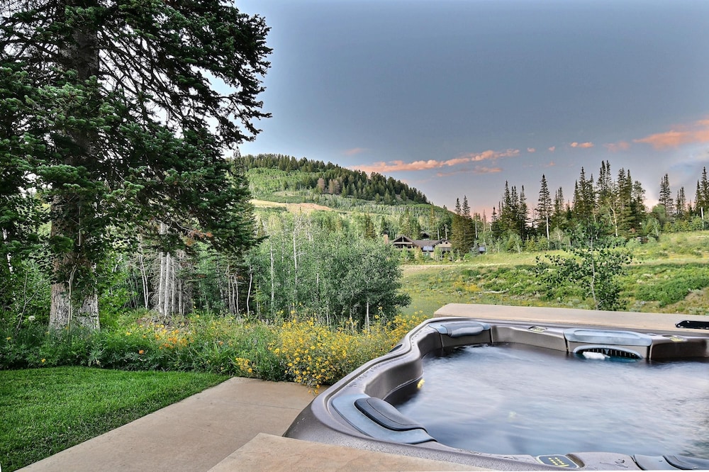 Chic Colony Ski in Ski Out Villa Direct Access to Adventures at Park City Resort Hot Tub Gym - photo 20