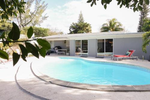 Miami Beach Villa with Sparkling Pool Sleeps 10 — 4-Star Luxury Hotel in North Miami Beach, United States