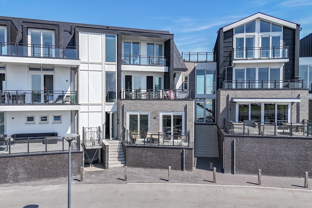 Apartment in Zeeland by Oosterschelde Beach — 4-Star Luxury Hotel in Goes, Netherlands
