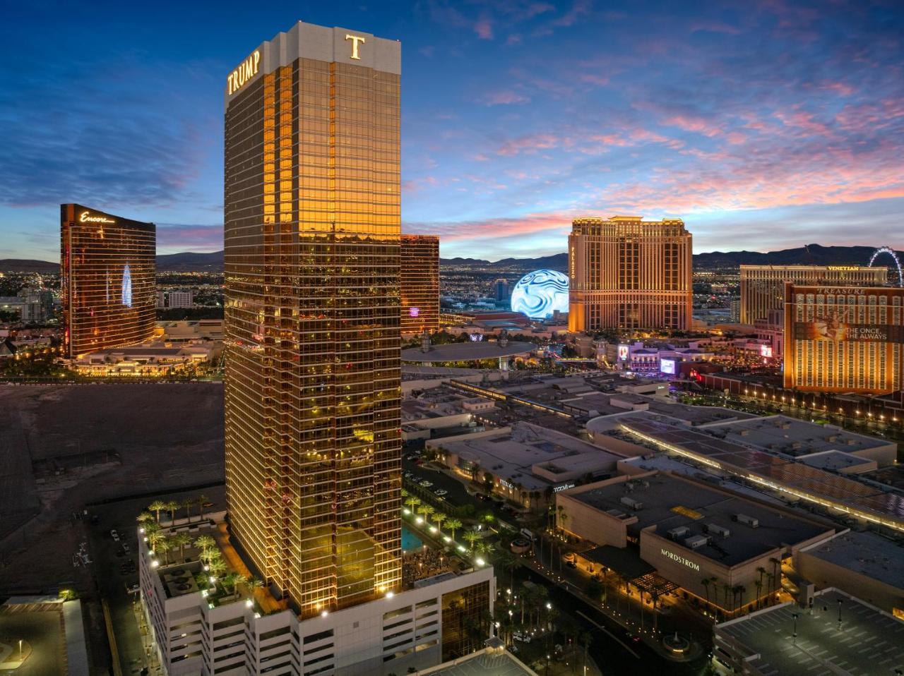 TRUMP 56th Floor Sphere and Strip View No Resort Fees