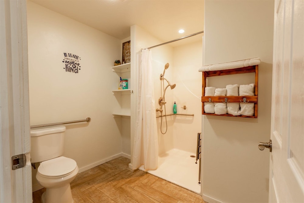 Hurricane Hideaway Lodging - photo 24