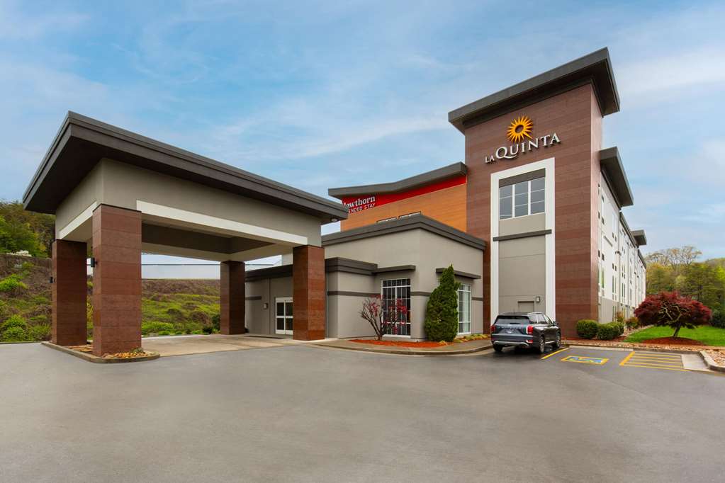 La Quinta Inn & Suites by Wyndham Knoxville Papermill - photo 17