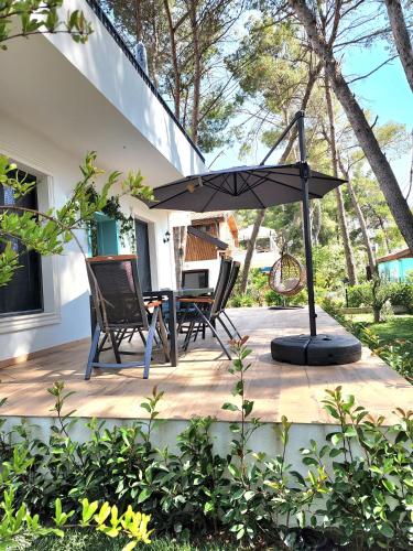 Cozy PineTrees Beach House — 4-Star Luxury Hotel in Golem, Albania