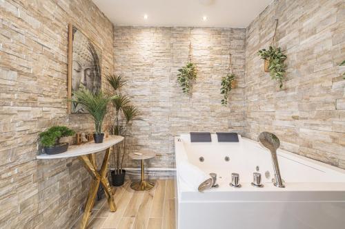 Pentagone 1 SPA Prive - last minute hotel in Reims