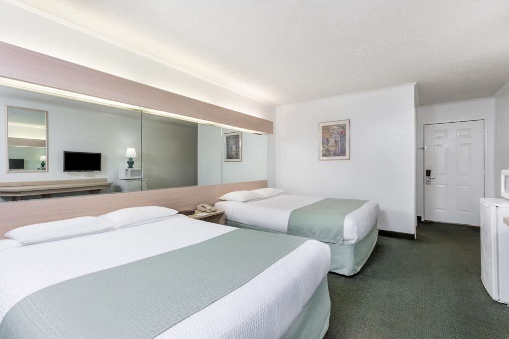 Microtel Inn & Suites By Wyndham Athens - photo 10