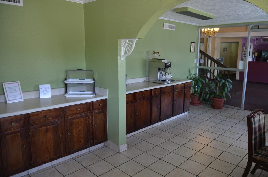 Knights Inn Memphis - photo 15