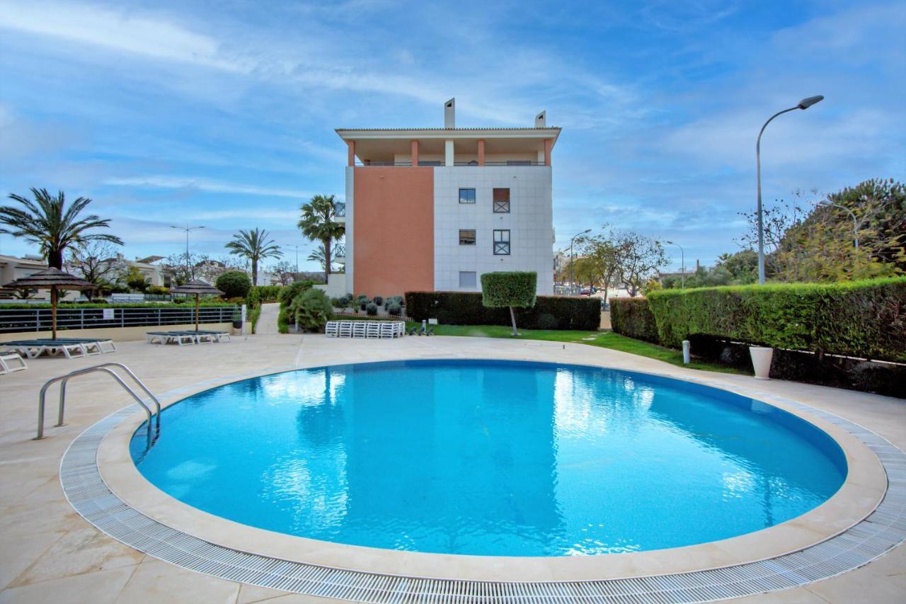 Luxury Apartment with Pool — 4-Star Luxury Hotel in Albufeira, Portugal