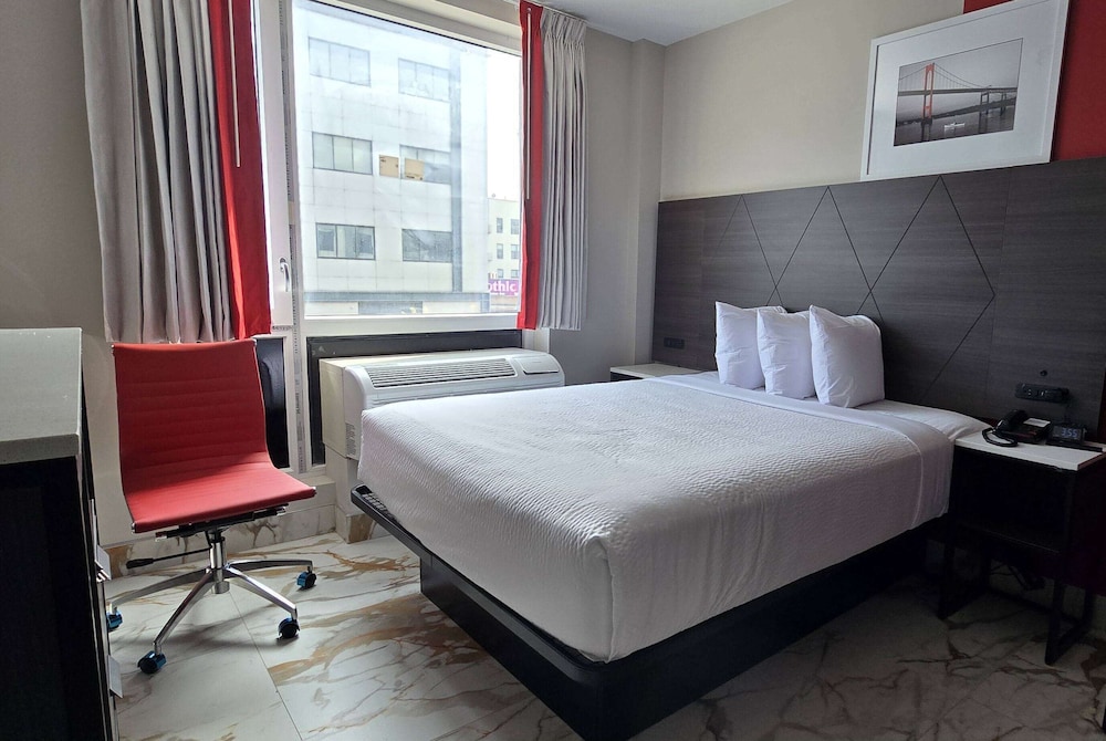 Ramada by Wyndham Brooklyn Empire Blvd - photo 3