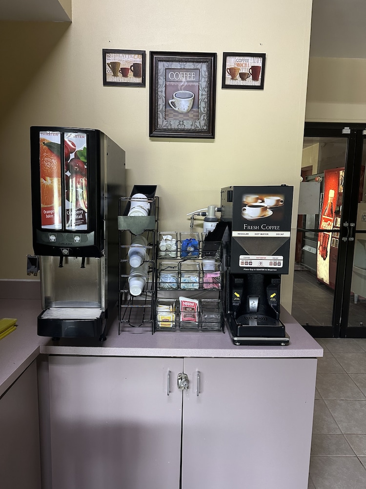 Rodeway Inn Zanesville OH - photo 16