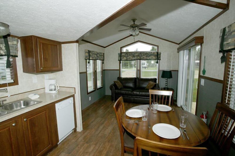 Arrowhead Resort Campground - photo 19