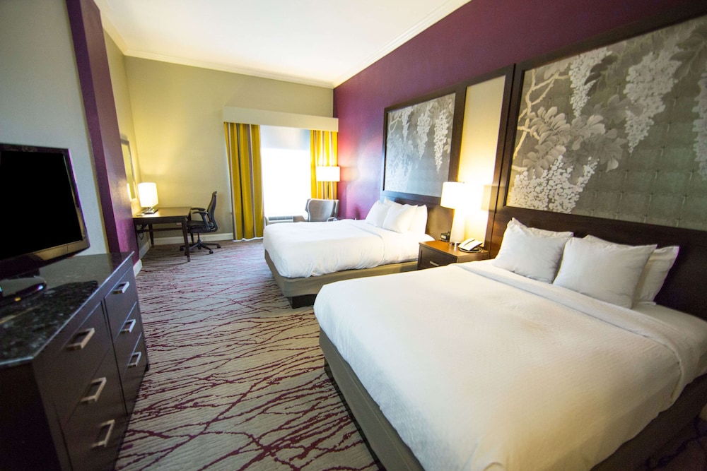 DoubleTree by Hilton Hotel Savannah Historic District - photo 19
