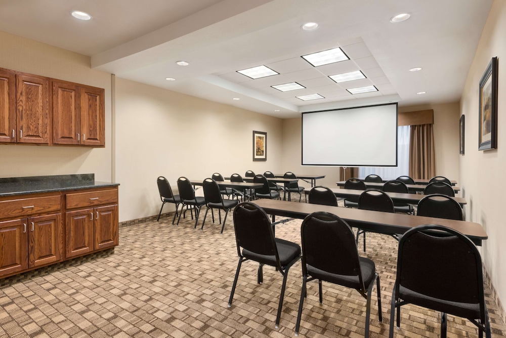 Hampton Inn Spearfish - photo 24
