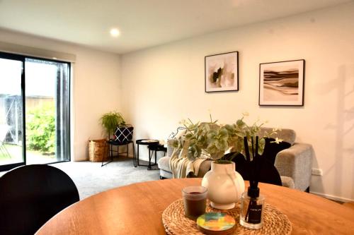 Close to Arena and one kilometer from Railway station onsite EV car park — 4-Star Luxury Hotel in Christchurch, New Zealand