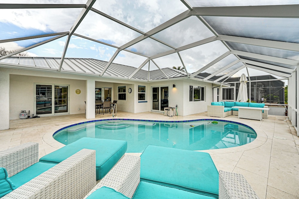 1 Mi to Tigertail Beach: Waterfront Gem w Dock in Marco Island, United States