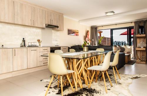 Modern Beachfront with swimming pool 27 Azure Blouberg Cape Town