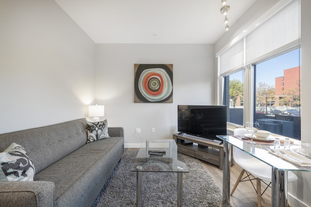 Global Luxury Suites East Boston - photo 25
