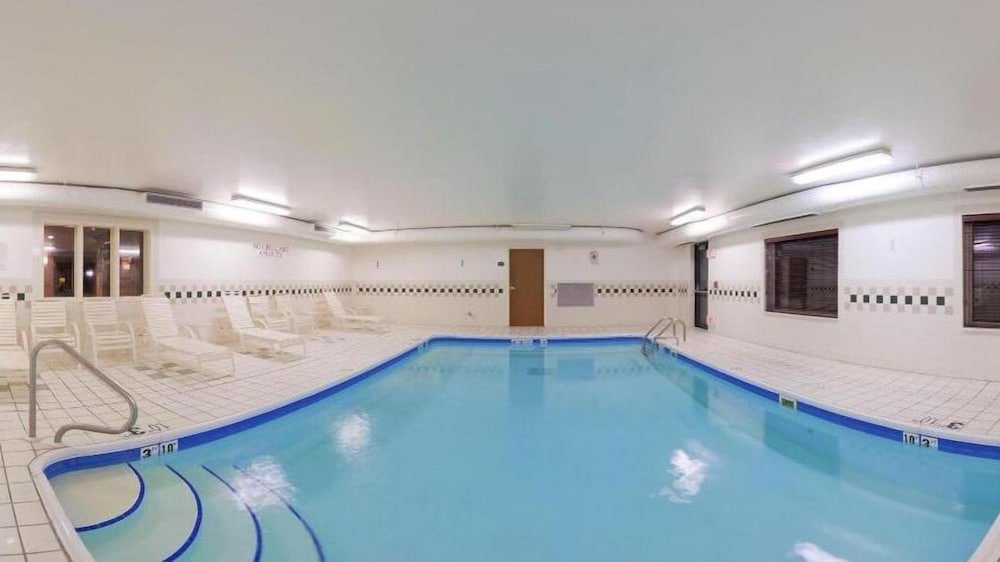 Holiday Inn Express Chicago NW Vernon Hills by IHG - photo 17