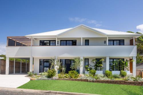 Gawura in Burrill Lake, Australia