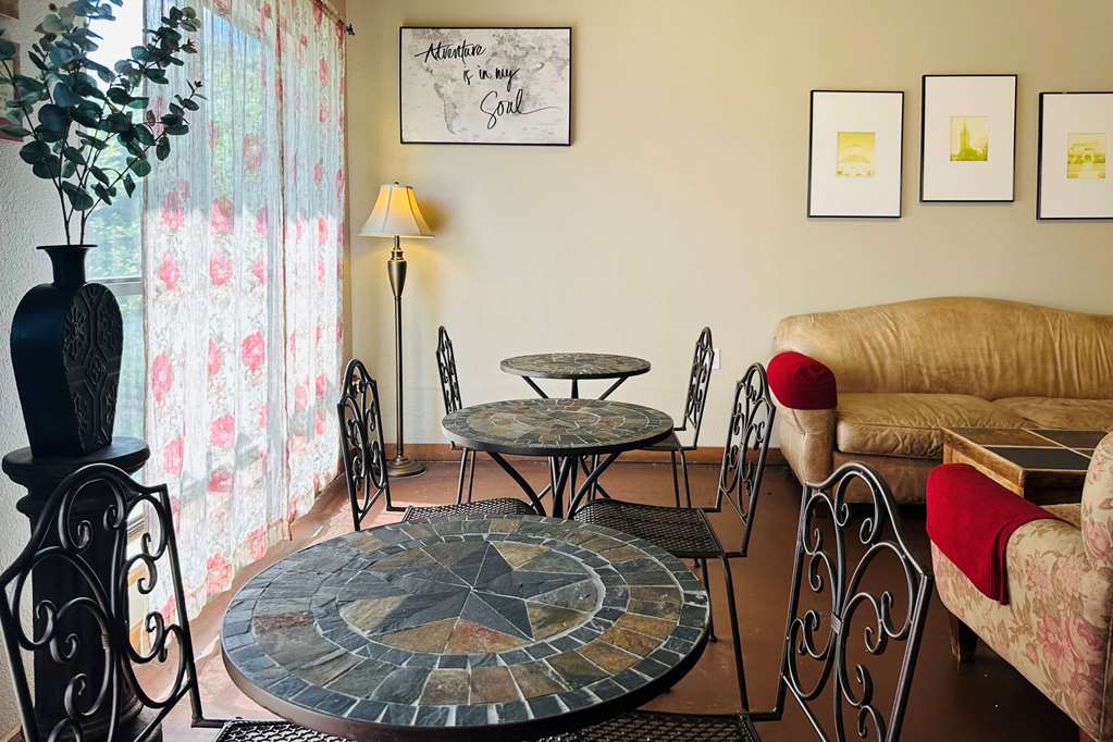 Econo Lodge Fredericksburg - photo 3