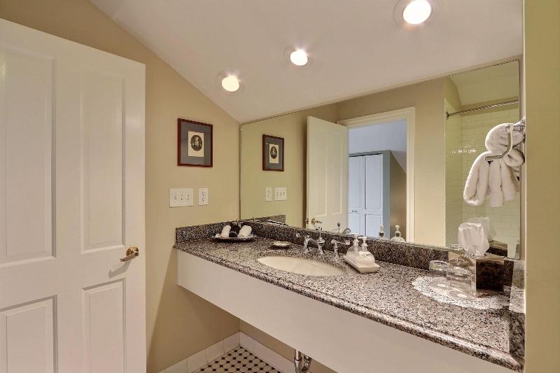 The Presidents Quarters Inn - photo 183