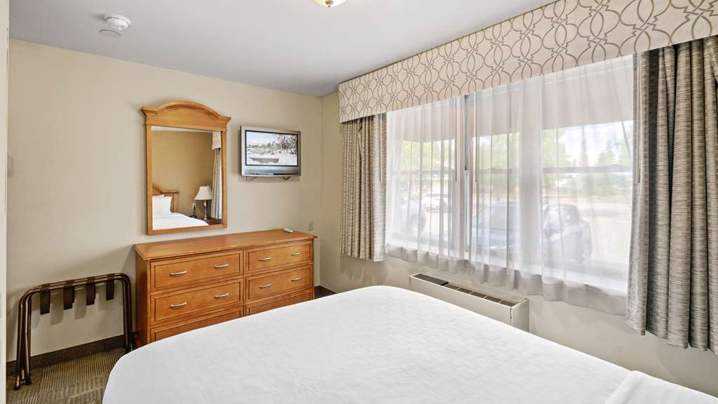 Clarion Hotel & Suites Fairbanks near Ft. Wainwright - photo 44