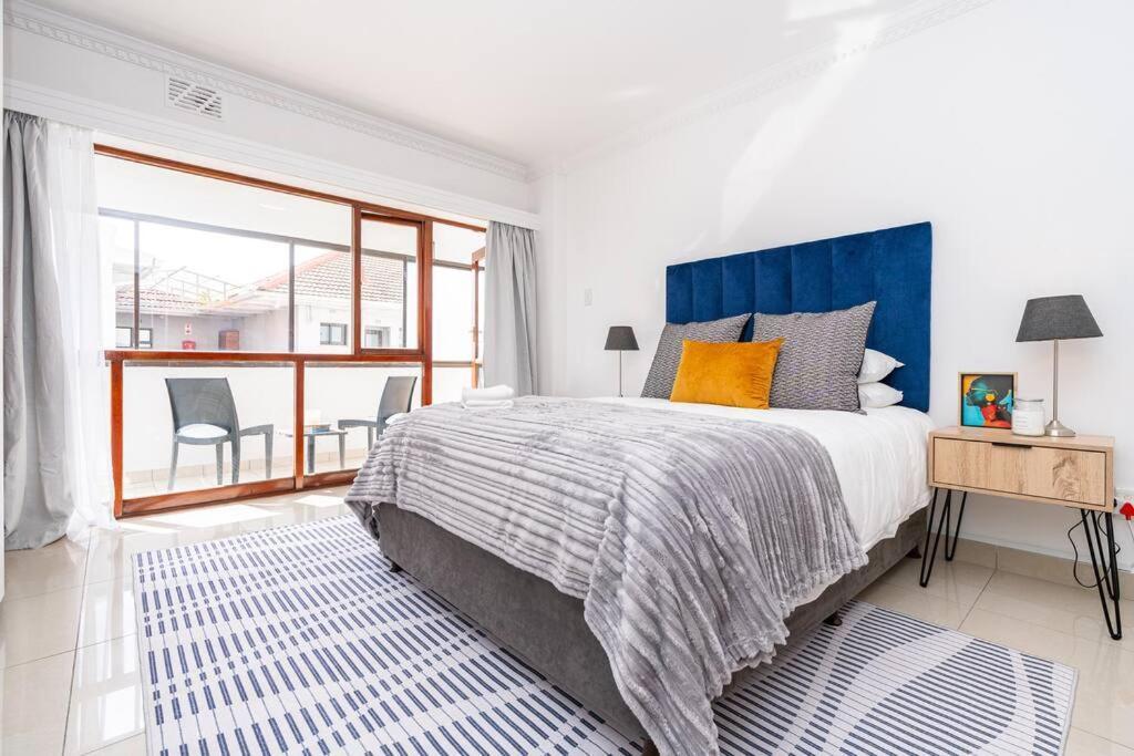 Stunning 3 Bedroom Beachfront Apartment with Parking